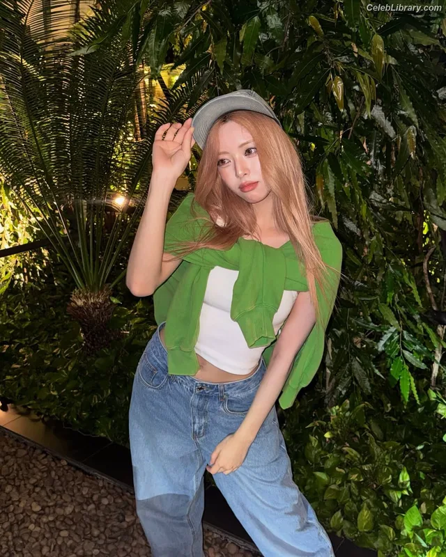 Yuna - ITZY (유나, Shin Yu Na) photo 23 of 1698
