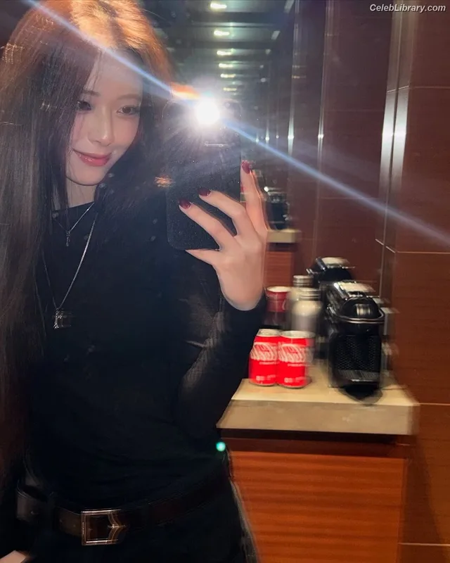 Yuna - ITZY (유나, Shin Yu Na) photo 7 of 1698