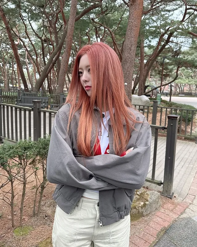 Yuna - ITZY (유나, Shin Yu Na) photo 9 of 1698