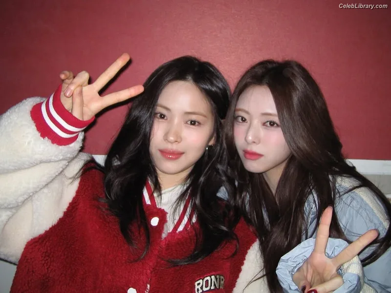 Yuna - ITZY (유나, Shin Yu Na) photo 12 of 1698