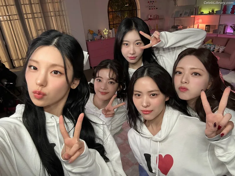Yuna - ITZY (유나, Shin Yu Na) photo 13 of 1698