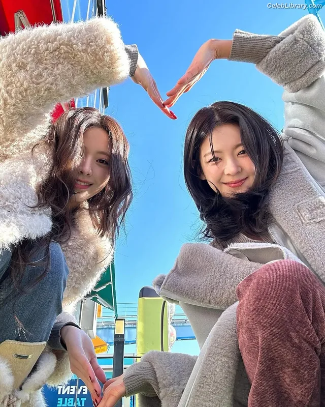 Yuna - ITZY (유나, Shin Yu Na) photo 21 of 1698