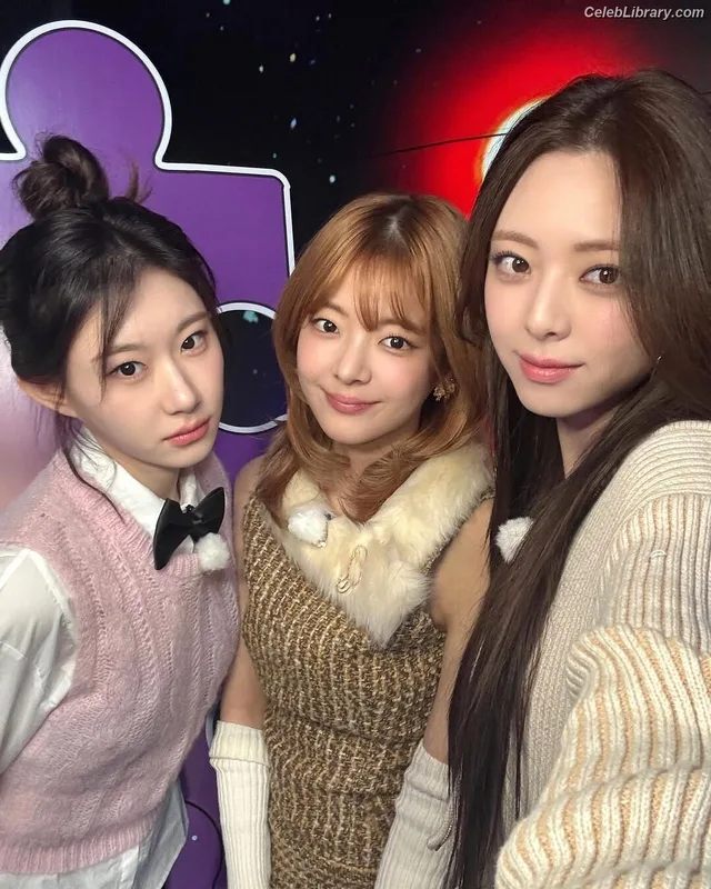 Yuna - ITZY (유나, Shin Yu Na) photo 24 of 1698