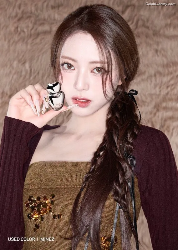 Yuna - ITZY (유나, Shin Yu Na) photo 3 of 1698
