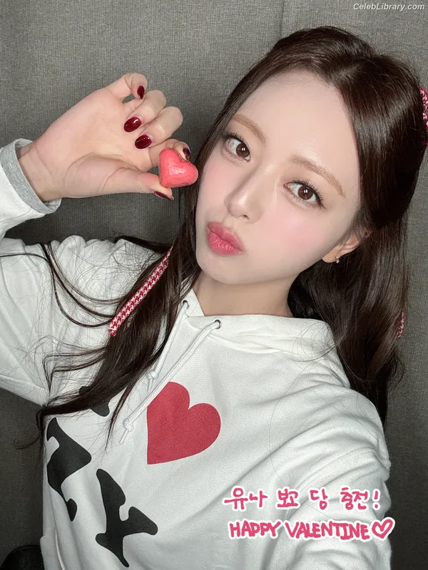 Yuna - ITZY (유나, Shin Yu Na) photo 6 of 1698
