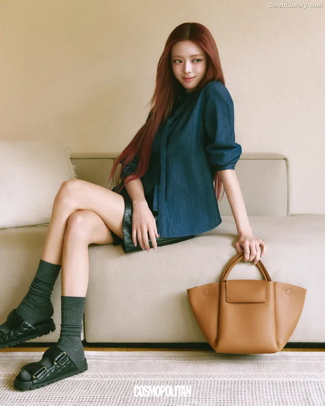 Yuna - ITZY (유나, Shin Yu Na) photo 13 of 1698