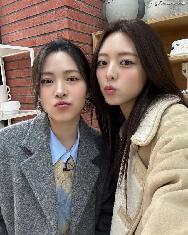 Yuna - ITZY (유나, Shin Yu Na) photo 15 of 1698