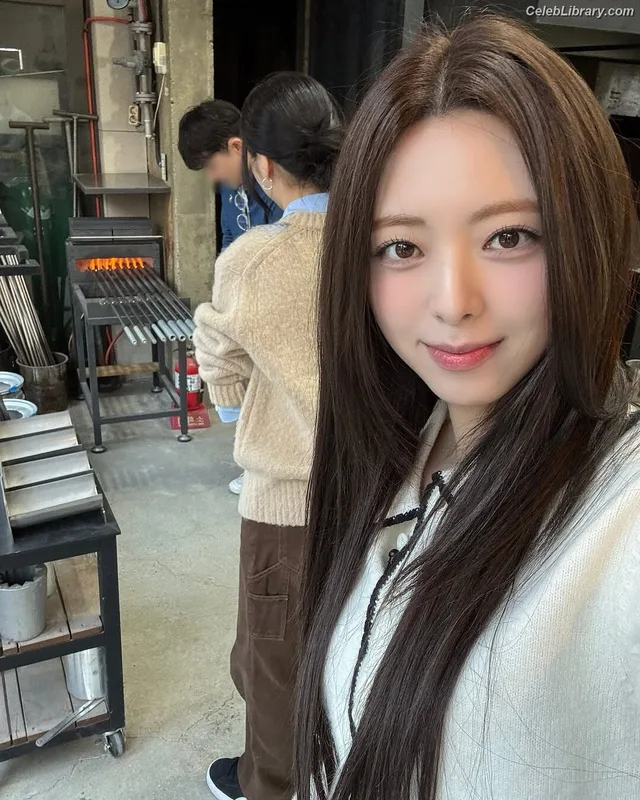 Yuna - ITZY (유나, Shin Yu Na) photo 19 of 1698