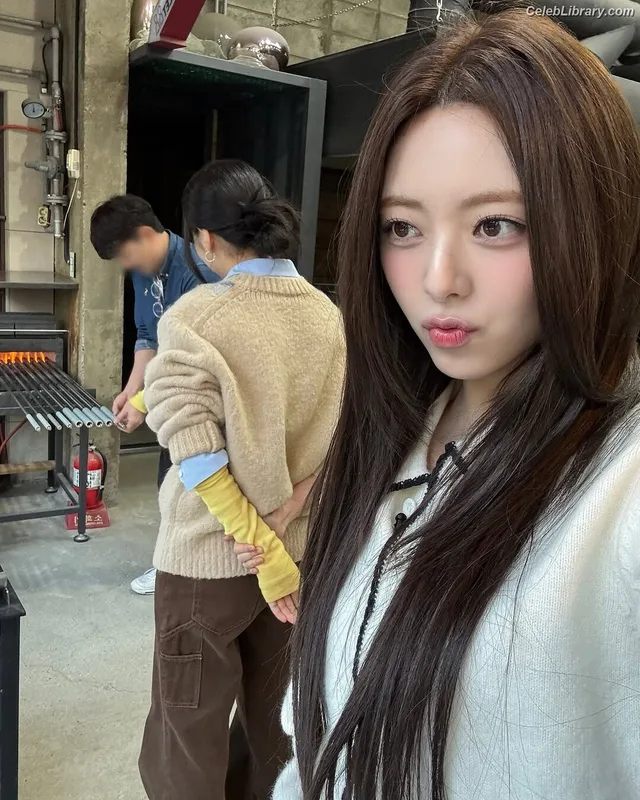 Yuna - ITZY (유나, Shin Yu Na) photo 20 of 1698