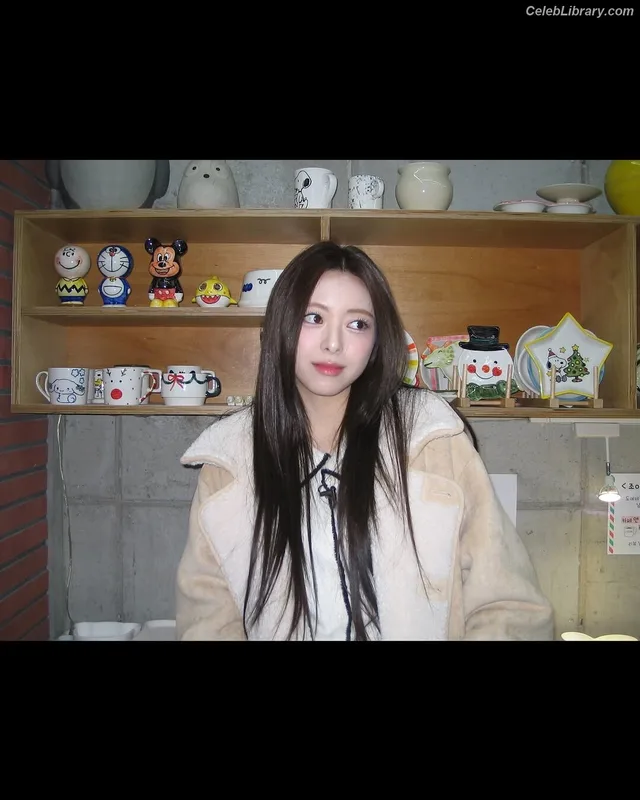 Yuna - ITZY (유나, Shin Yu Na) photo 21 of 1698