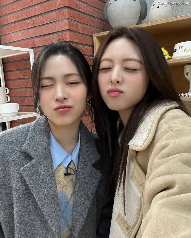 Yuna - ITZY (유나, Shin Yu Na) photo 24 of 1698