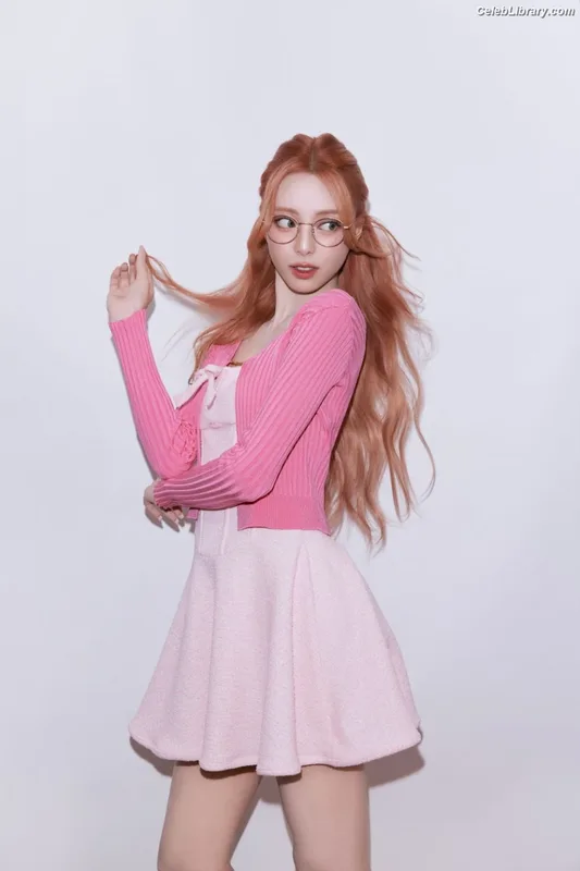 Yuna - ITZY (유나, Shin Yu Na) photo 4 of 1698