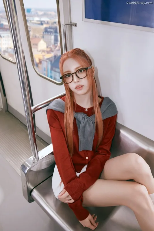 Yuna - ITZY (유나, Shin Yu Na) photo 6 of 1698