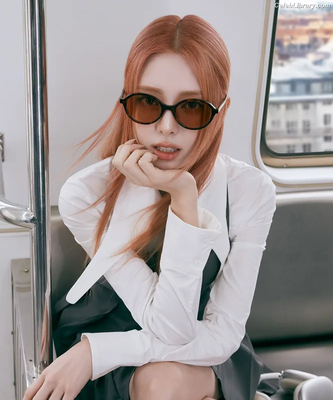 Yuna - ITZY (유나, Shin Yu Na) photo 8 of 1698
