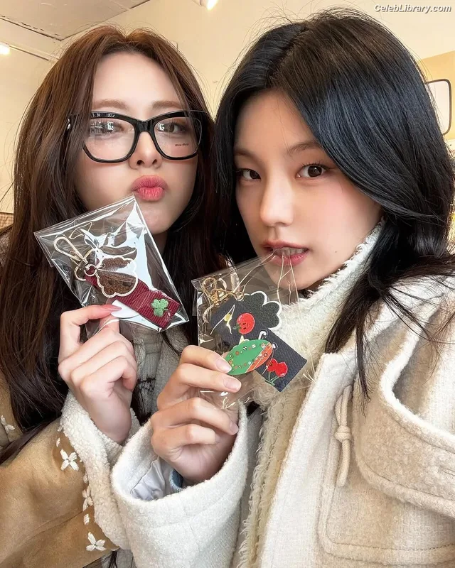 Yuna - ITZY (유나, Shin Yu Na) photo 9 of 1698