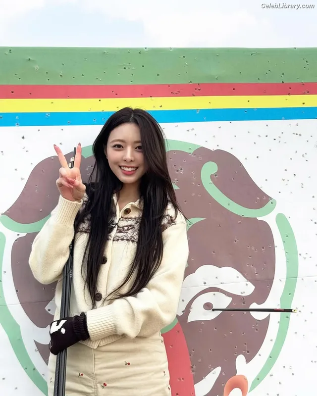 Yuna - ITZY (유나, Shin Yu Na) photo 12 of 1698