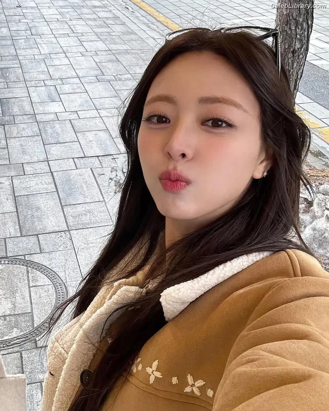 Yuna - ITZY (유나, Shin Yu Na) photo 16 of 1698