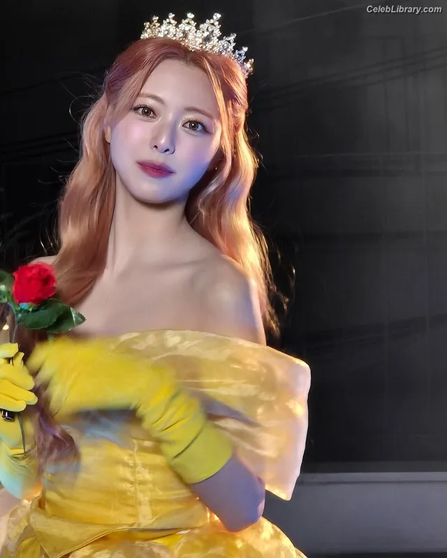 Yuna - ITZY (유나, Shin Yu Na) photo 18 of 1698