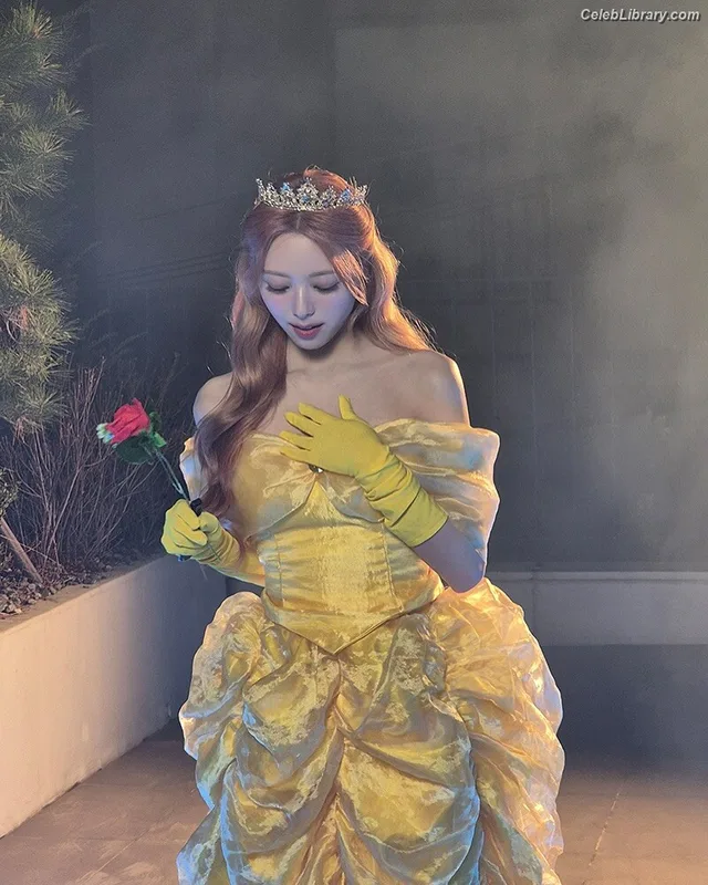 Yuna - ITZY (유나, Shin Yu Na) photo 19 of 1698
