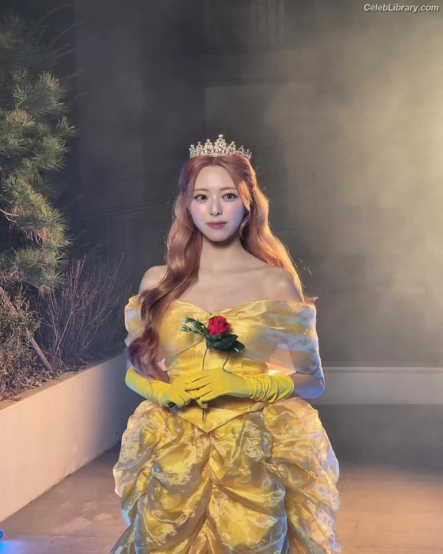 Yuna - ITZY (유나, Shin Yu Na) photo 20 of 1698