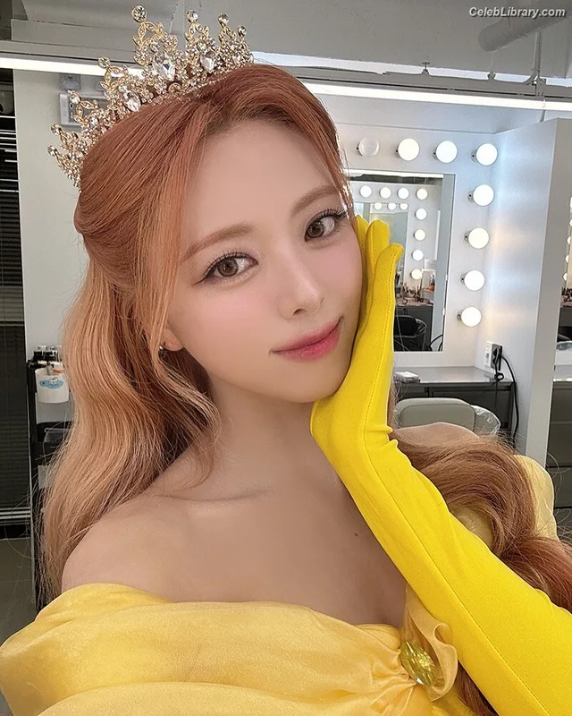 Yuna - ITZY (유나, Shin Yu Na) photo 22 of 1698