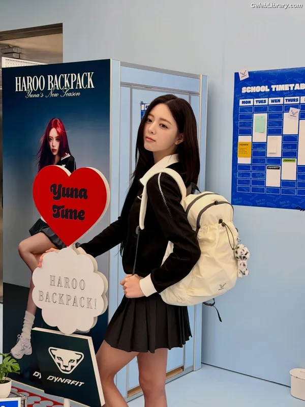 Yuna - ITZY (유나, Shin Yu Na) photo 3 of 1698