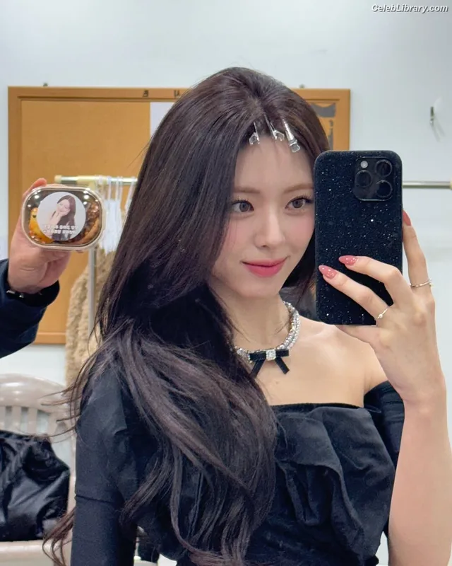 Yuna - ITZY (유나, Shin Yu Na) photo 6 of 1698