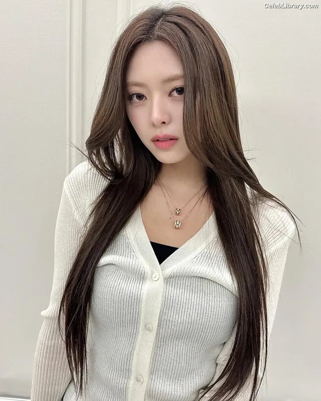 Yuna - ITZY (유나, Shin Yu Na) photo 23 of 1698