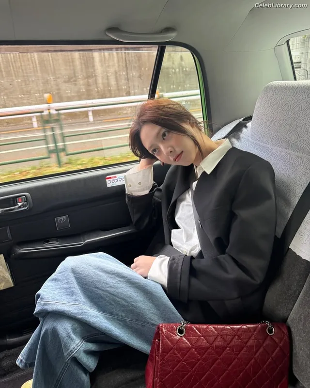 Yuna - ITZY (유나, Shin Yu Na) photo 1 of 1698