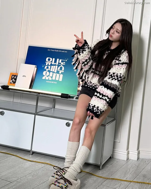 Yuna - ITZY (유나, Shin Yu Na) photo 4 of 1698