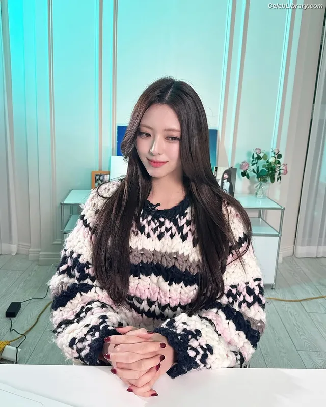 Yuna - ITZY (유나, Shin Yu Na) photo 5 of 1698