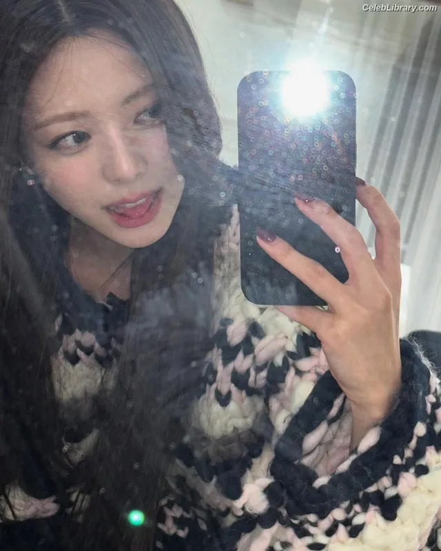 Yuna - ITZY (유나, Shin Yu Na) photo 8 of 1698