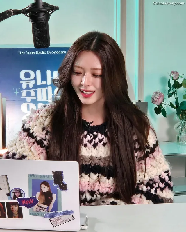 Yuna - ITZY (유나, Shin Yu Na) photo 11 of 1698