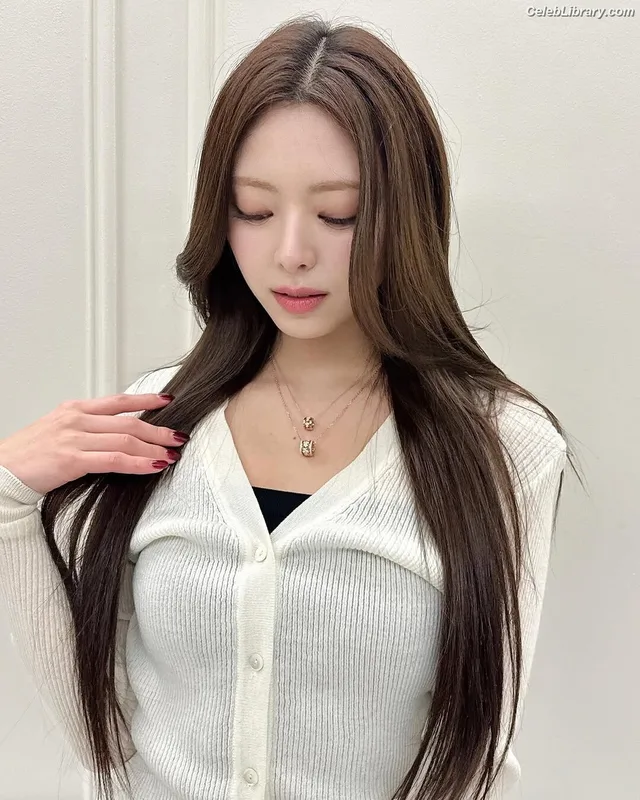 Yuna - ITZY (유나, Shin Yu Na) photo 18 of 1698
