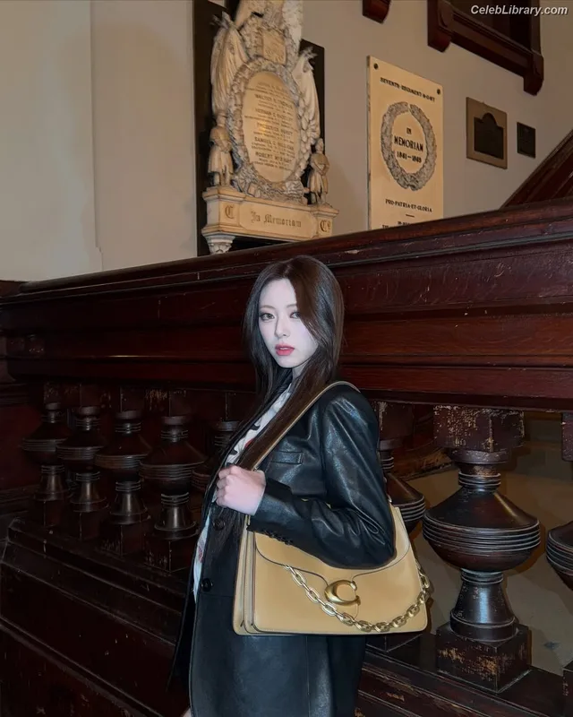 Yuna - ITZY (유나, Shin Yu Na) photo 24 of 1698