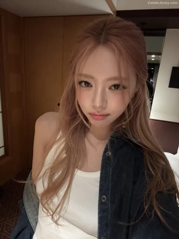 Yuna - ITZY (유나, Shin Yu Na) photo 1 of 1698