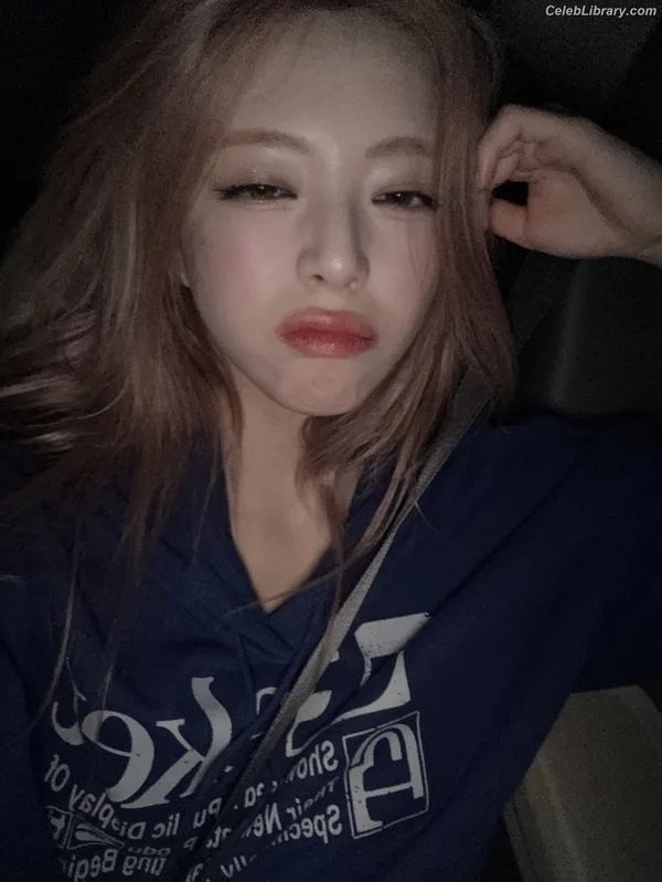 Yuna - ITZY (유나, Shin Yu Na) photo 3 of 1698
