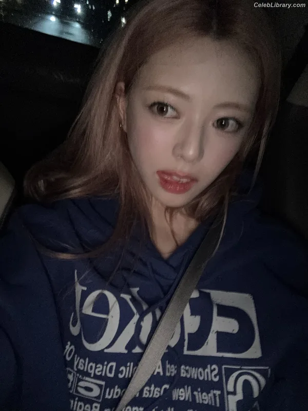 Yuna - ITZY (유나, Shin Yu Na) photo 4 of 1698