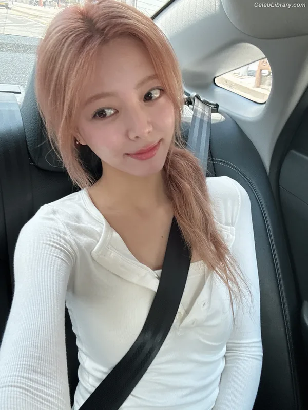 Yuna - ITZY (유나, Shin Yu Na) photo 7 of 1698