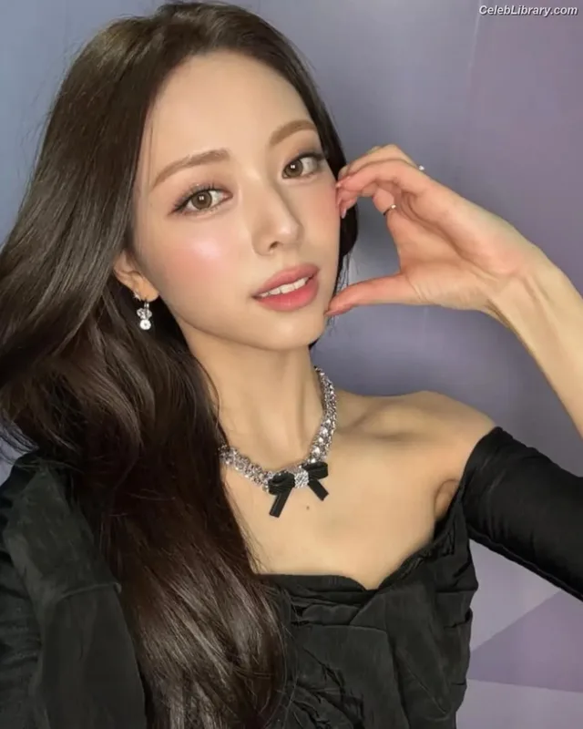 Yuna - ITZY (유나, Shin Yu Na) photo 9 of 1698