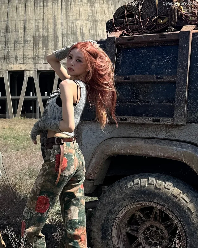 Yuna - ITZY (유나, Shin Yu Na) photo 10 of 1698