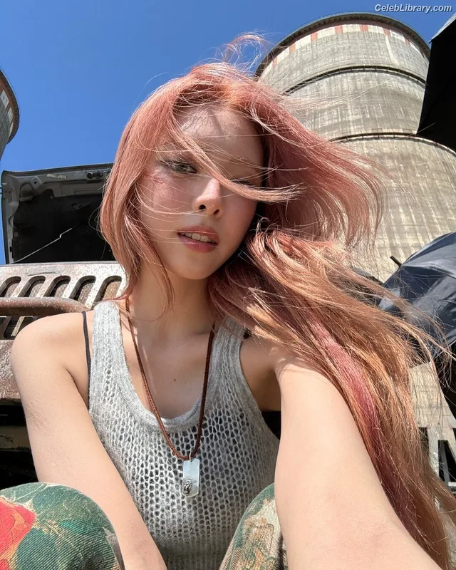 Yuna - ITZY (유나, Shin Yu Na) photo 11 of 1698