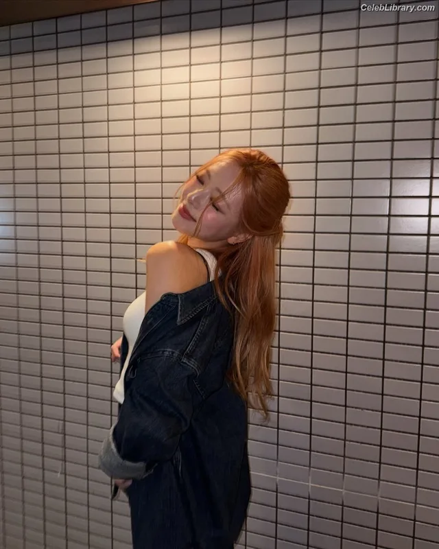 Yuna - ITZY (유나, Shin Yu Na) photo 20 of 1698