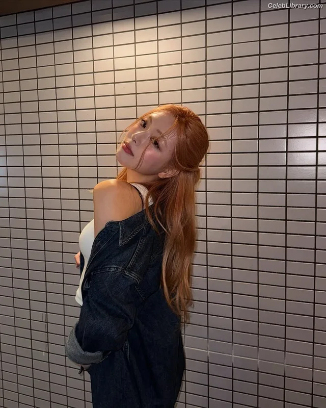 Yuna - ITZY (유나, Shin Yu Na) photo 21 of 1698