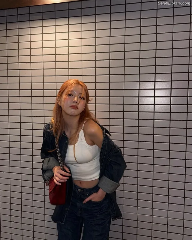 Yuna - ITZY (유나, Shin Yu Na) photo 22 of 1698