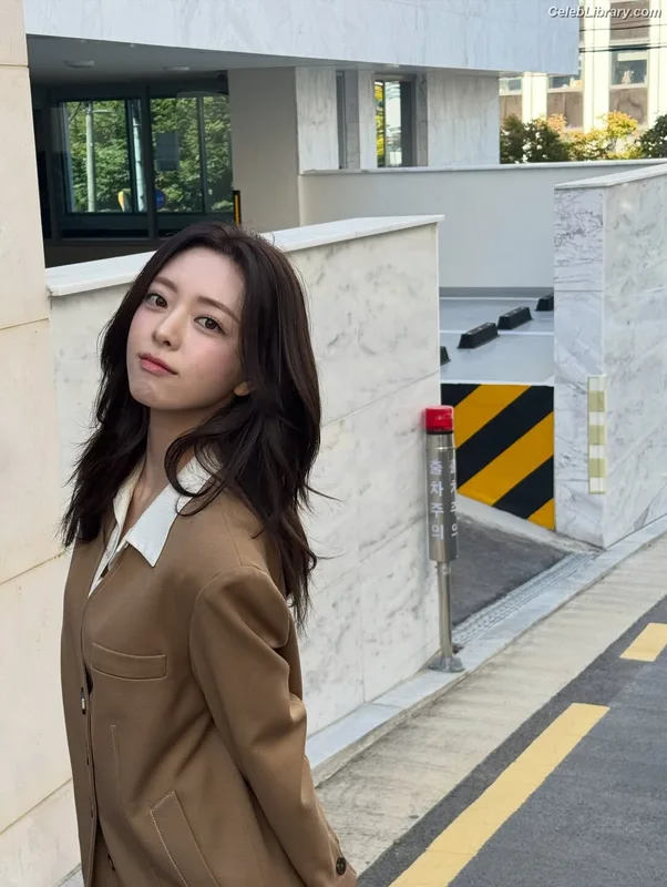 Yuna - ITZY (유나, Shin Yu Na) photo 9 of 1698