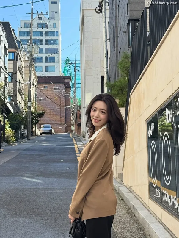 Yuna - ITZY (유나, Shin Yu Na) photo 10 of 1698