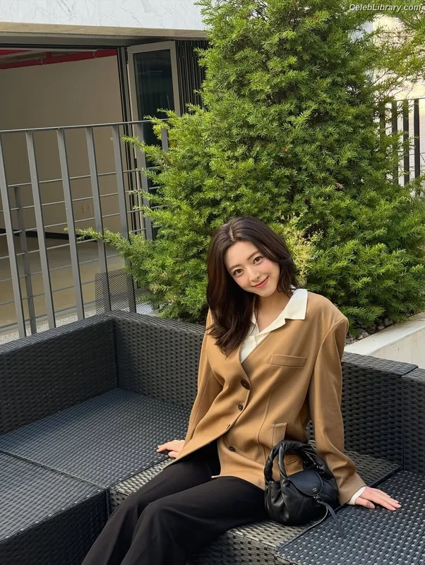 Yuna - ITZY (유나, Shin Yu Na) photo 11 of 1698