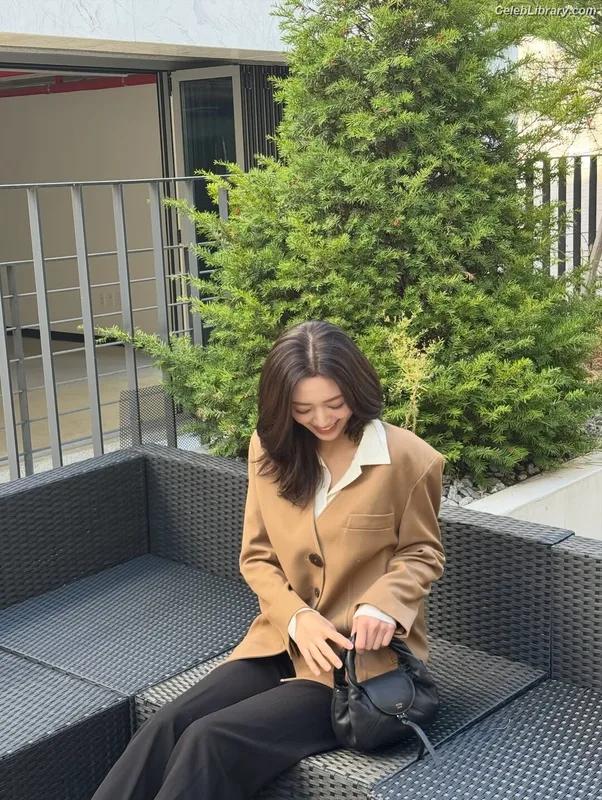 Yuna - ITZY (유나, Shin Yu Na) photo 14 of 1698