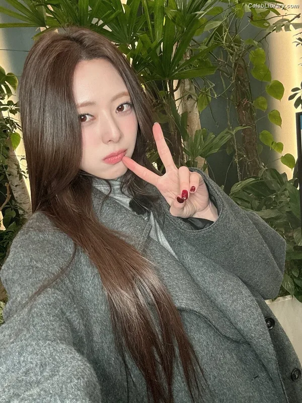 Yuna - ITZY (유나, Shin Yu Na) photo 17 of 1698